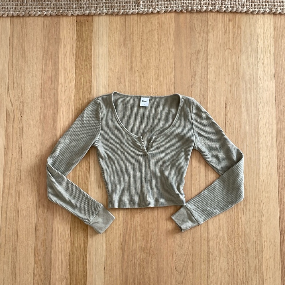 Aritzia TNA thermal crop long sleeve